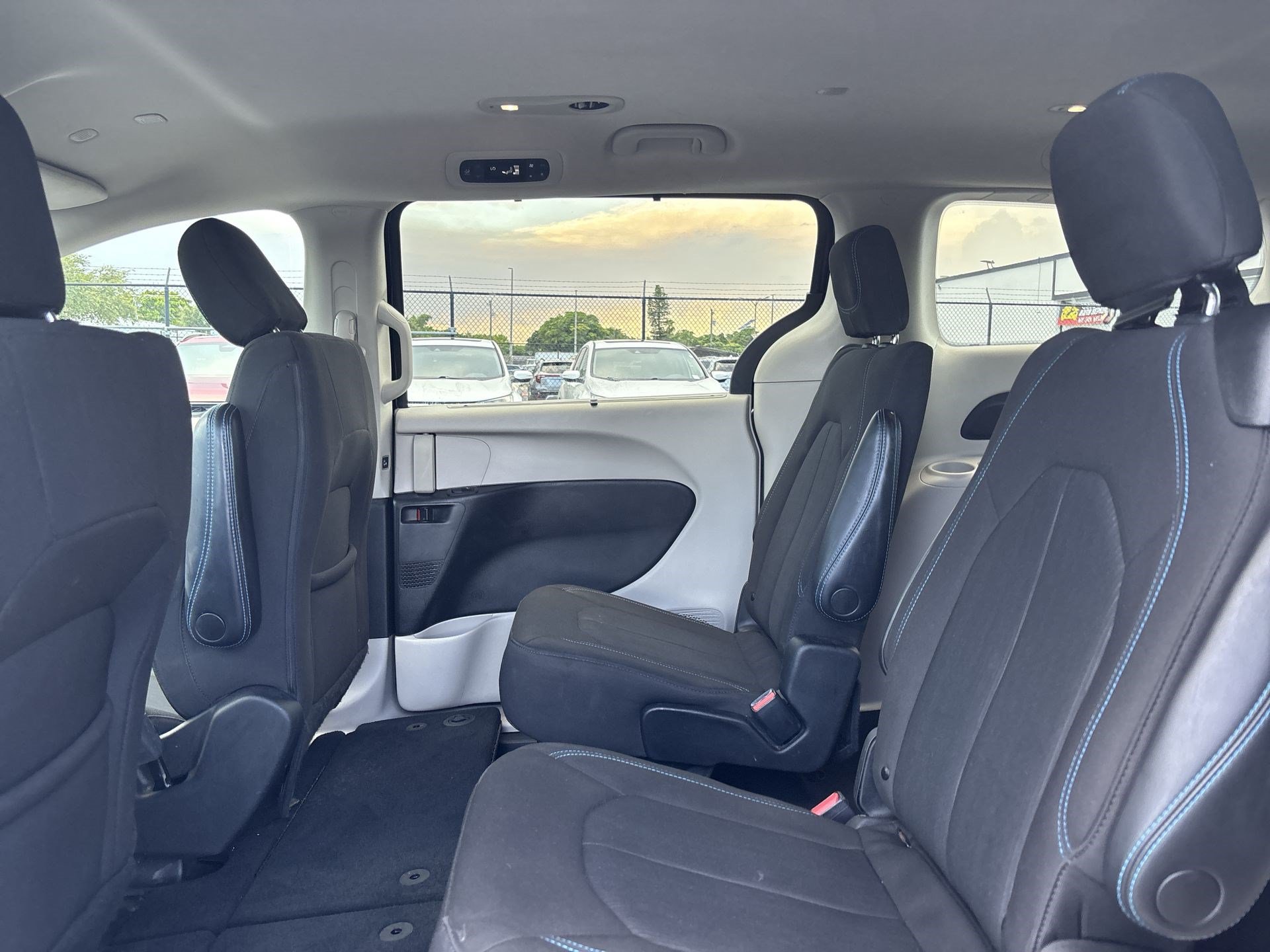 Used 2021 Chrysler Pacifica Touring FWD image 22