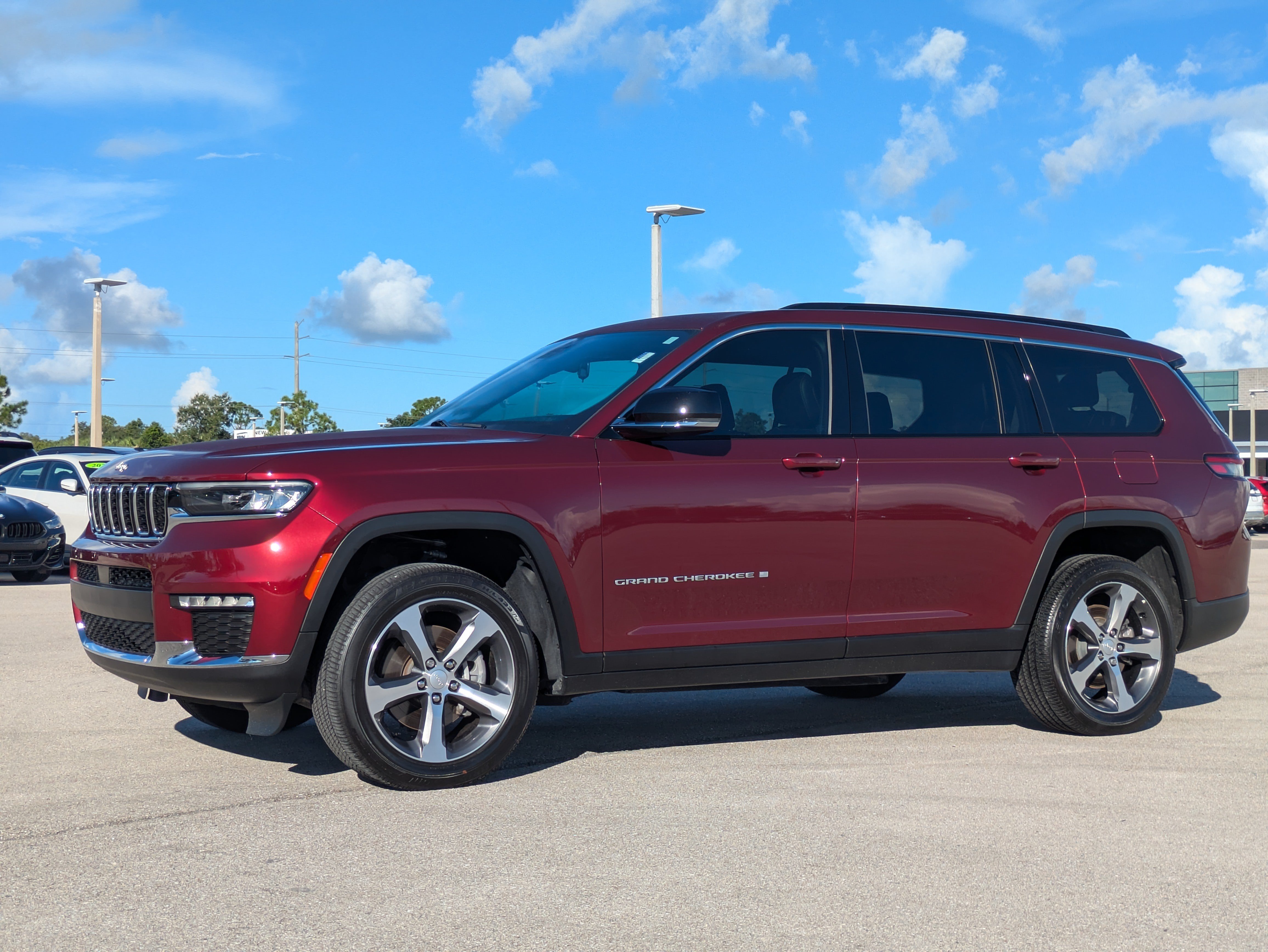 Used 2025 Jeep Grand Cherokee L Limited w/ Trailer Tow Package AWD/4WD image 8