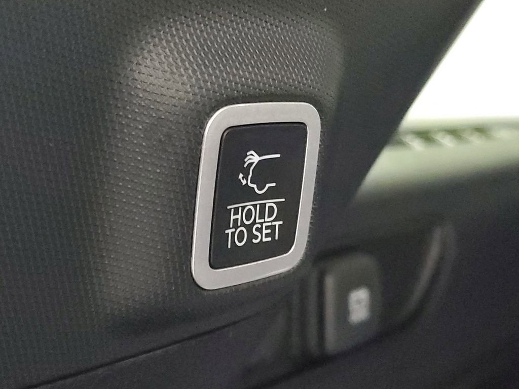 New 2025 Jeep Grand Cherokee Limited image 9