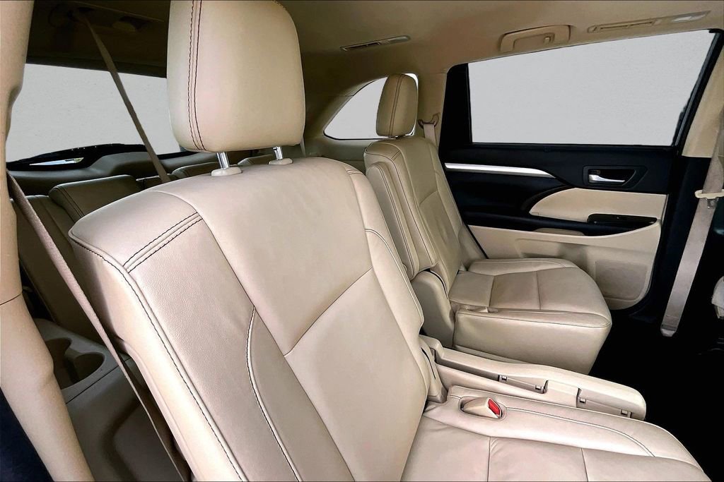Used 2017 Toyota Highlander XLE FWD image 26