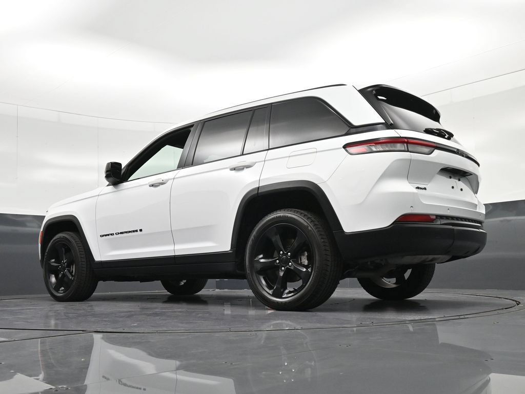 Used 2024 Jeep Grand Cherokee Altitude AWD/4WD image 27