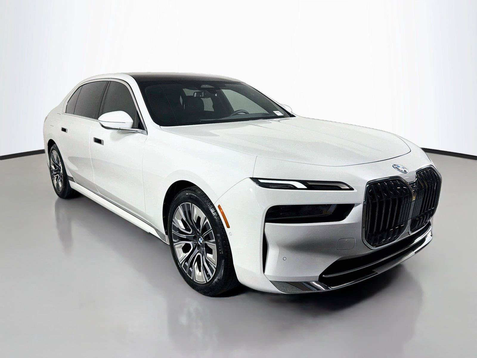 Used 2023 BMW i7 xDrive60 AWD/4WD image 3