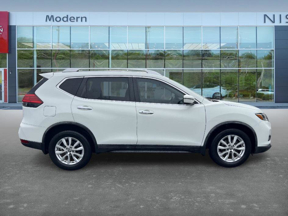 Used 2017 Nissan Rogue SV image 4