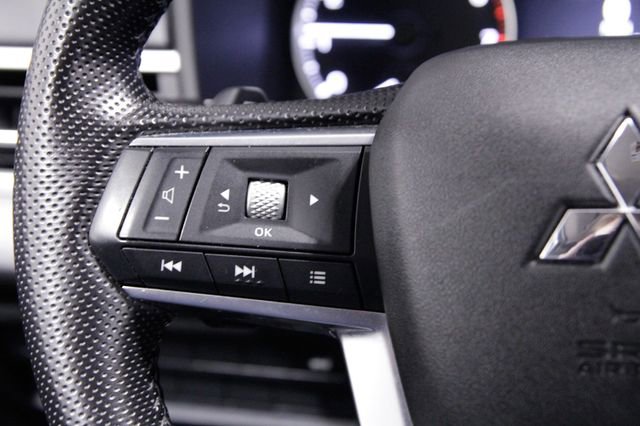 Used 2022 Mitsubishi Outlander SE image 25