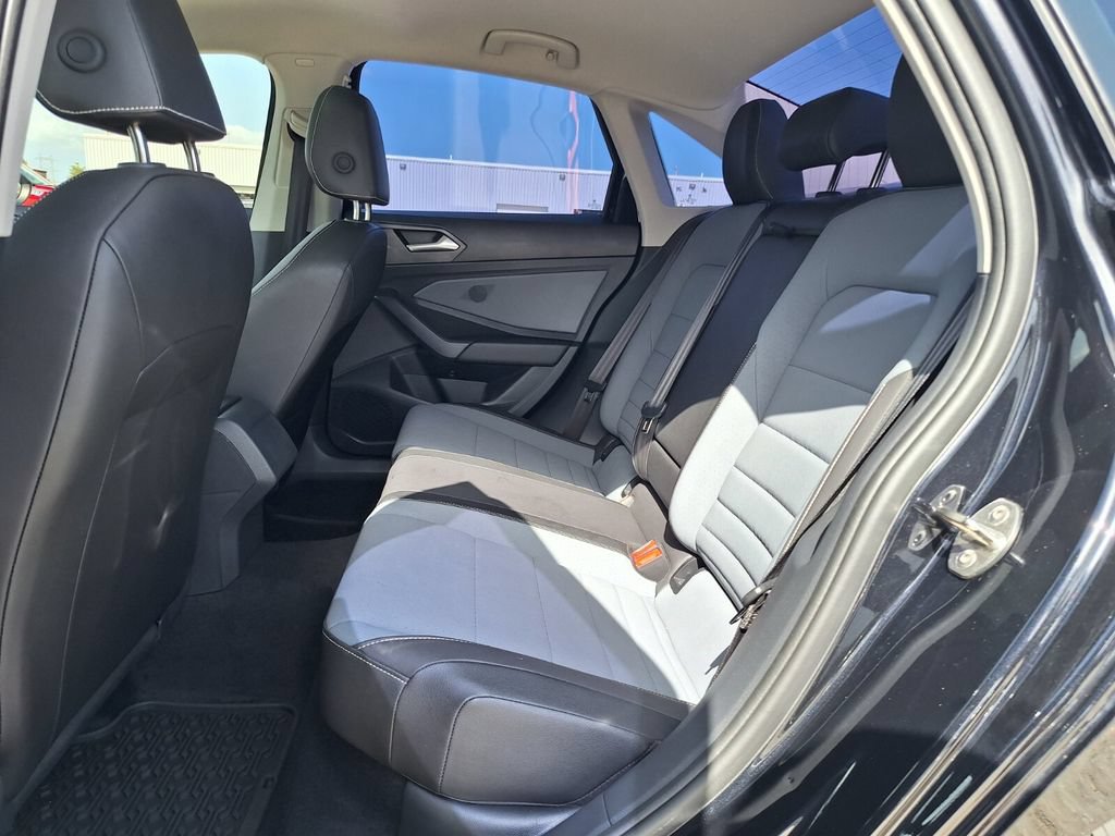 Used 2025 Volkswagen Jetta SE FWD image 10