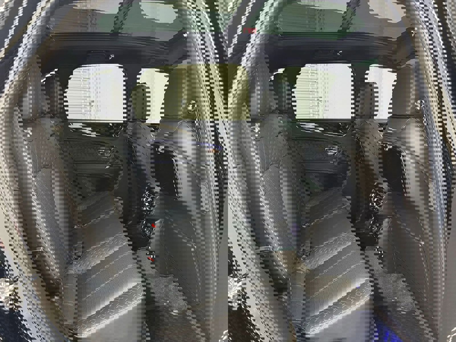 Used 2018 Bentley Bentayga image 18