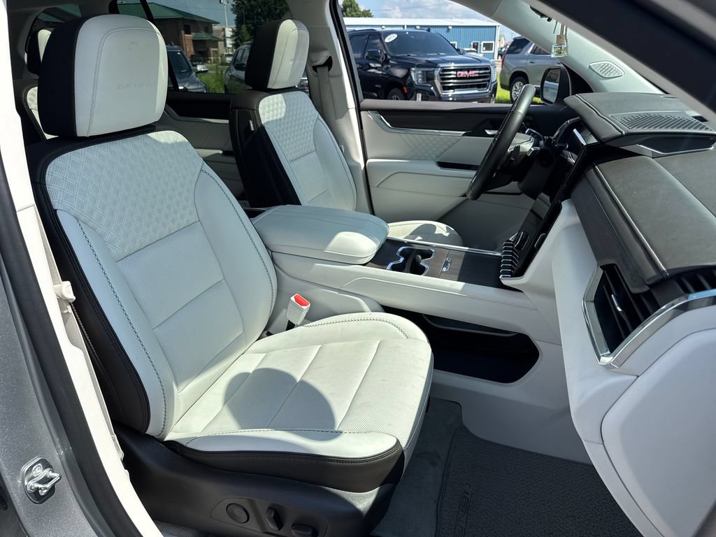 Used 2024 GMC Acadia Denali w/ Super Cruise Package FWD image 11