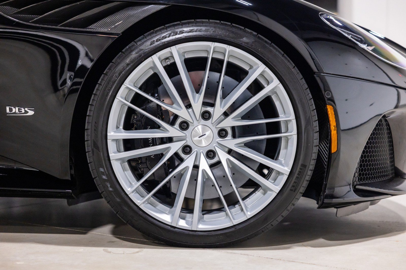 Used 2022 Aston Martin DBS Superleggera RWD image 28