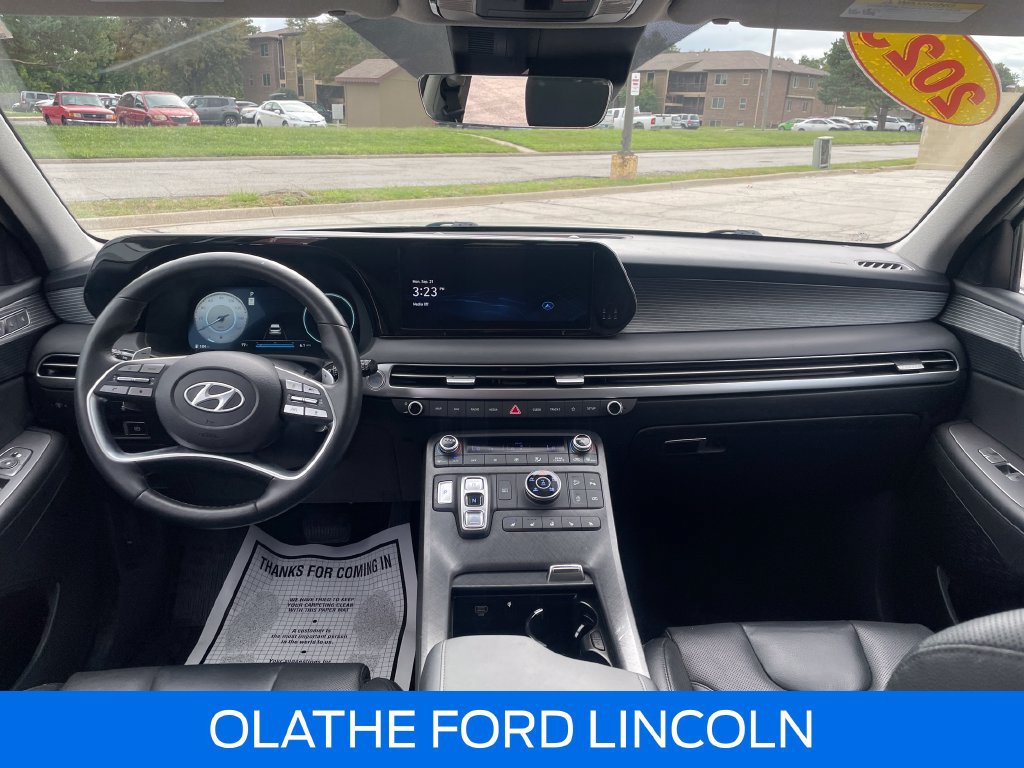 Used 2023 Hyundai Palisade Limited w/ Winter Package AWD/4WD image 17