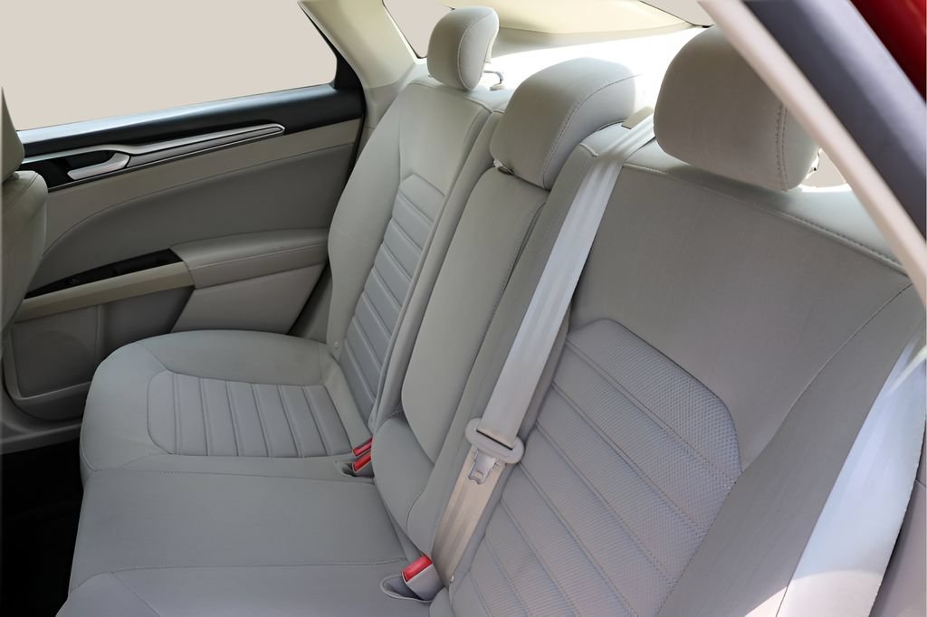 Used 2020 Ford Fusion SE FWD image 15