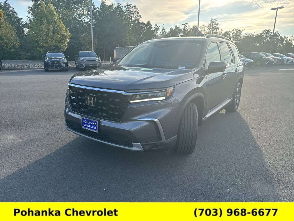 Used 2025 Honda Pilot Touring image 3