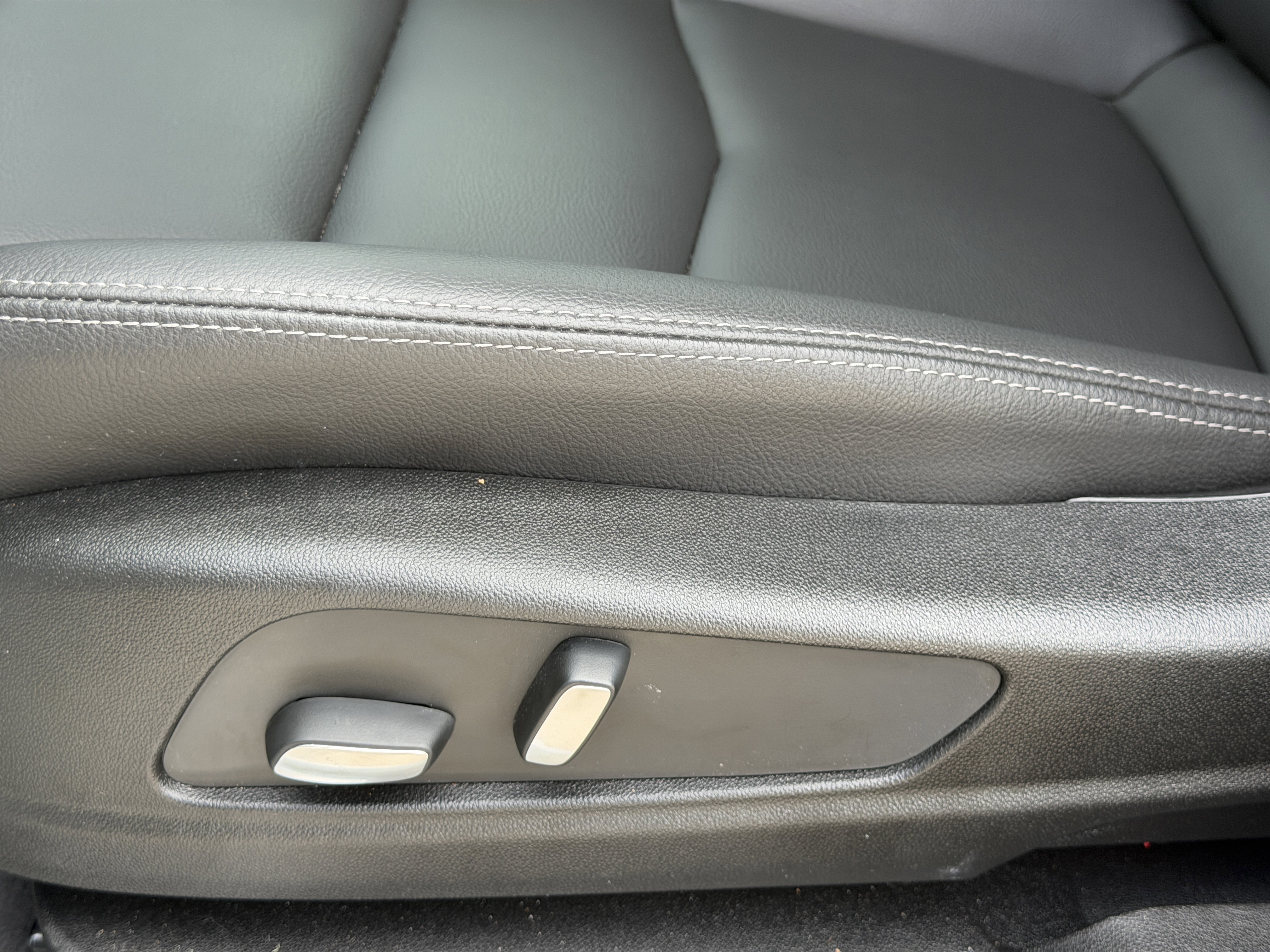 New 2026 Cadillac XT5 Luxury image 19