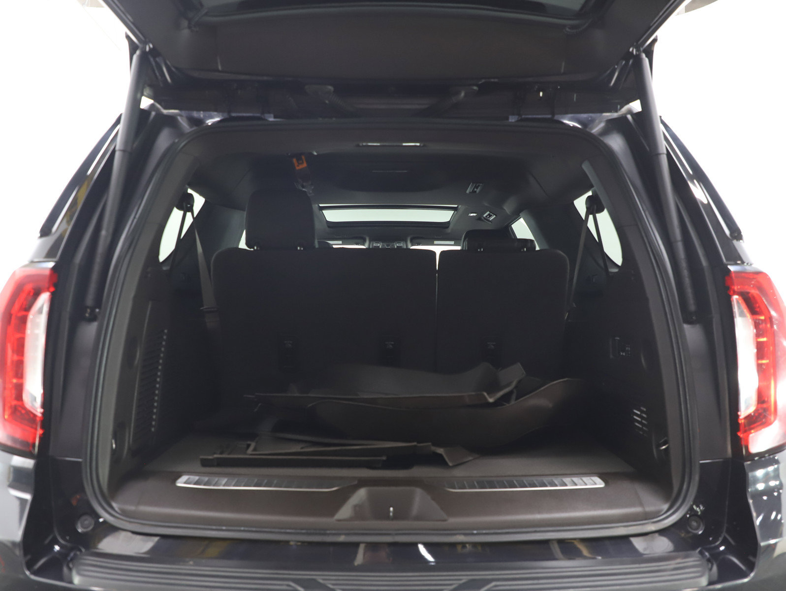 Used 2023 GMC Yukon XL Denali AWD/4WD image 19