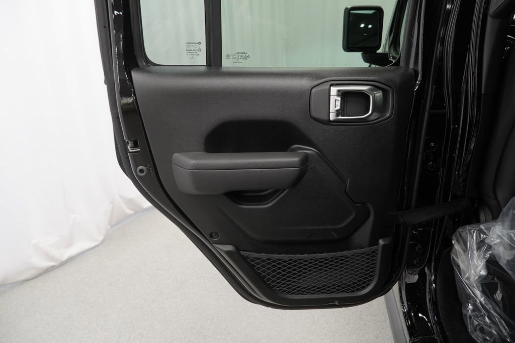 New 2026 Jeep Gladiator Mojave w/ Safety Group image 31