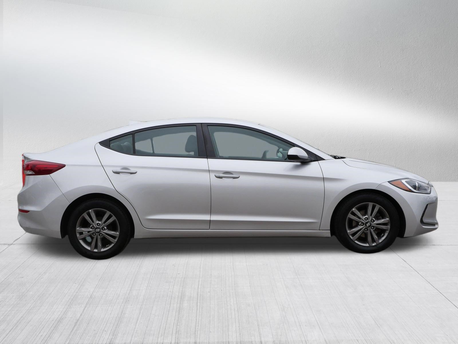 Used 2017 Hyundai Elantra SE FWD image 8