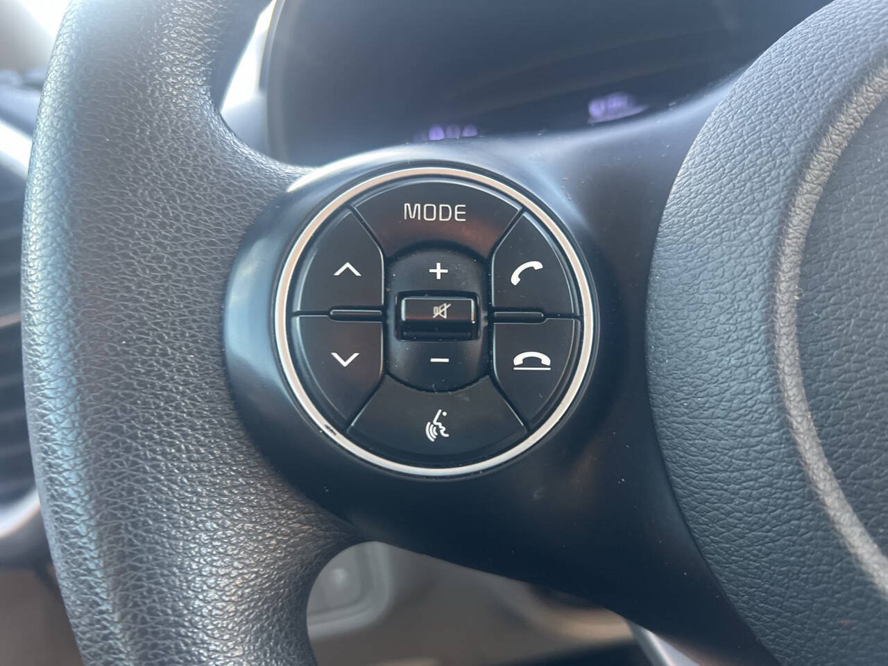 Used 2020 Kia Soul LX FWD image 23