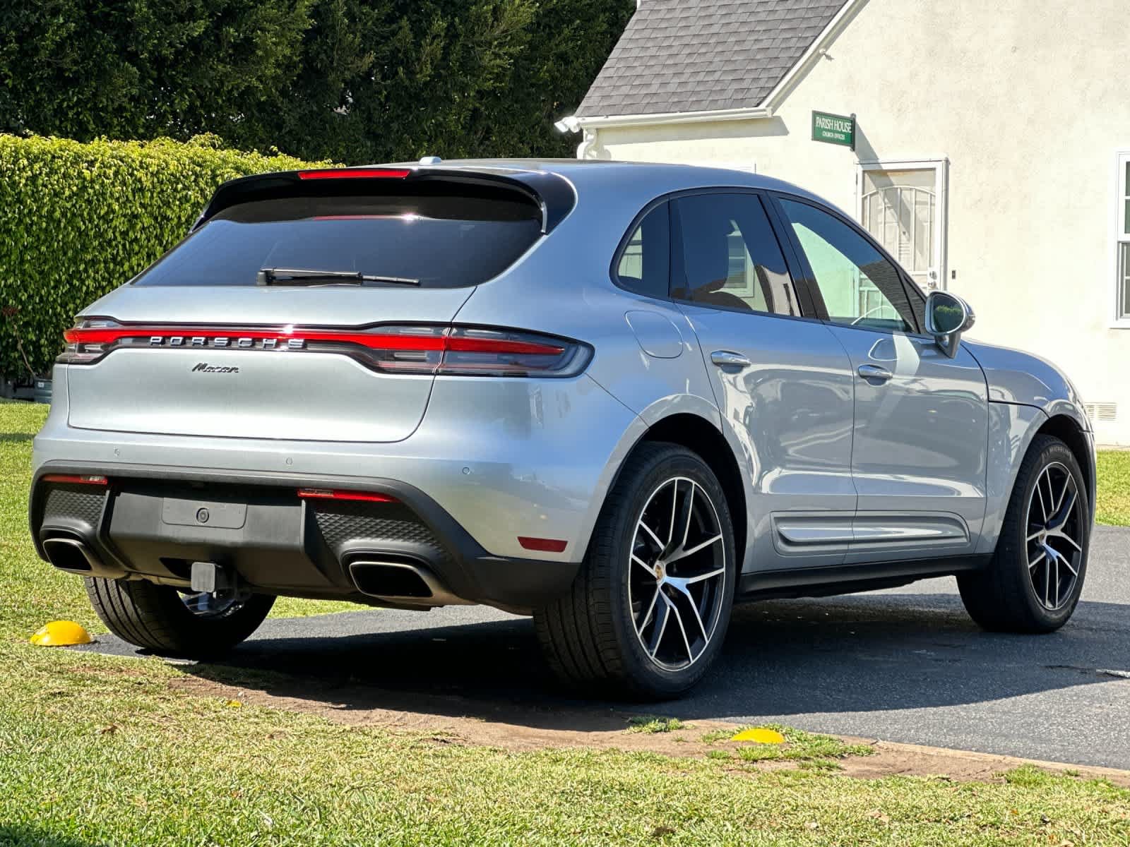 Certified 2023 Porsche Macan Turbo AWD/4WD image 8
