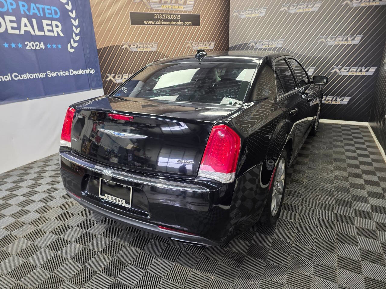 Used 2018 Chrysler 300 Touring L AWD/4WD image 16