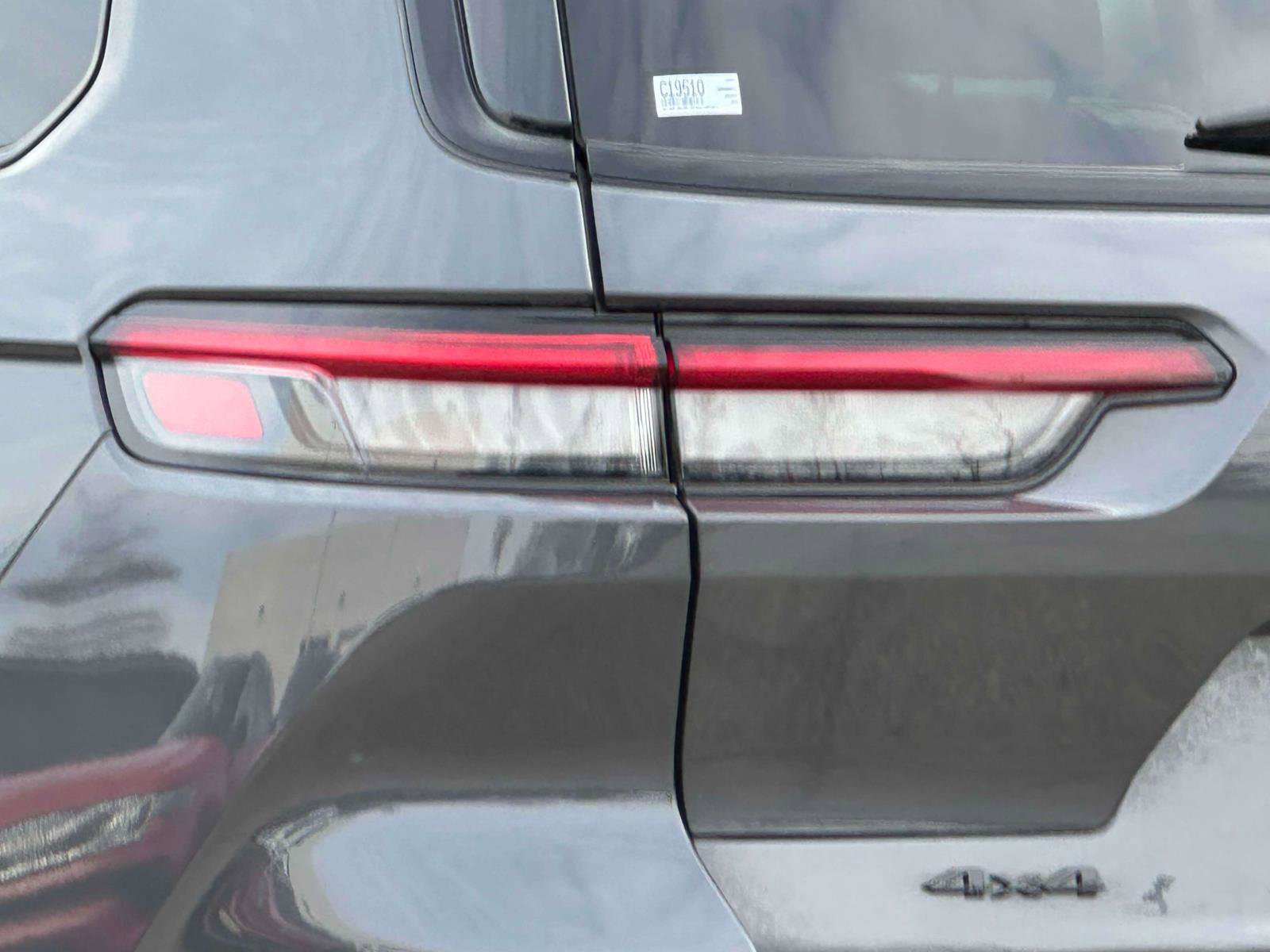 Used 2023 Jeep Grand Cherokee L Laredo image 9