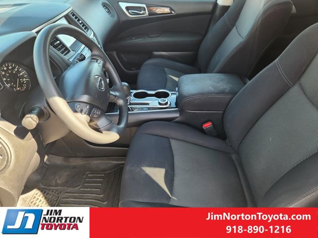 Used 2017 Nissan Pathfinder S image 14