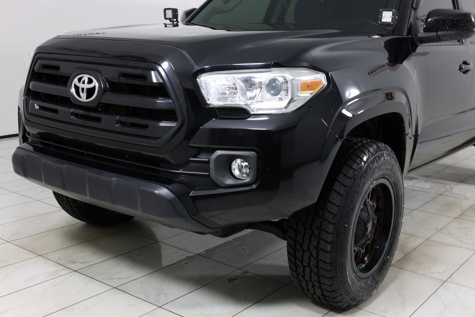 Used 2017 Toyota Tacoma SR image 41