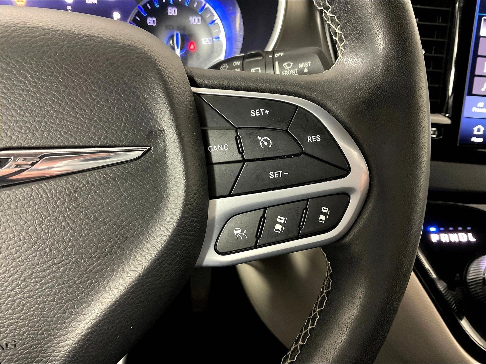 Used 2023 Chrysler Pacifica Touring-L FWD image 12