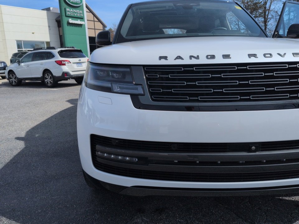 Certified 2025 Land Rover Range Rover Long Wheelbase SE AWD/4WD image 22
