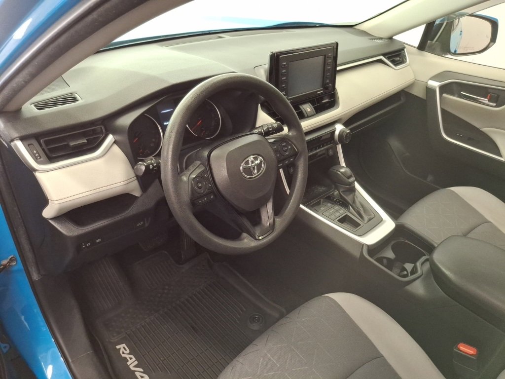 Used 2020 Toyota RAV4 XLE image 17