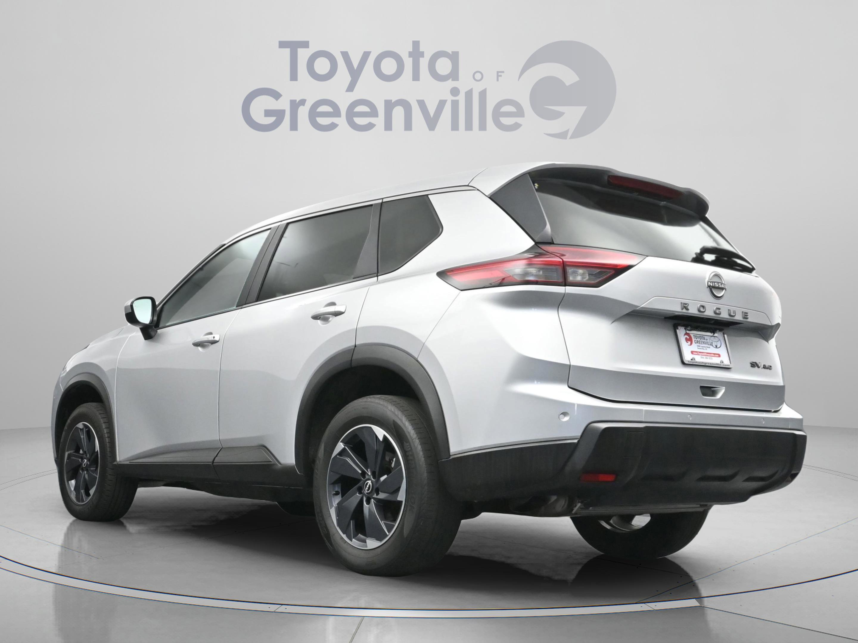 Used 2024 Nissan Rogue SV image 8