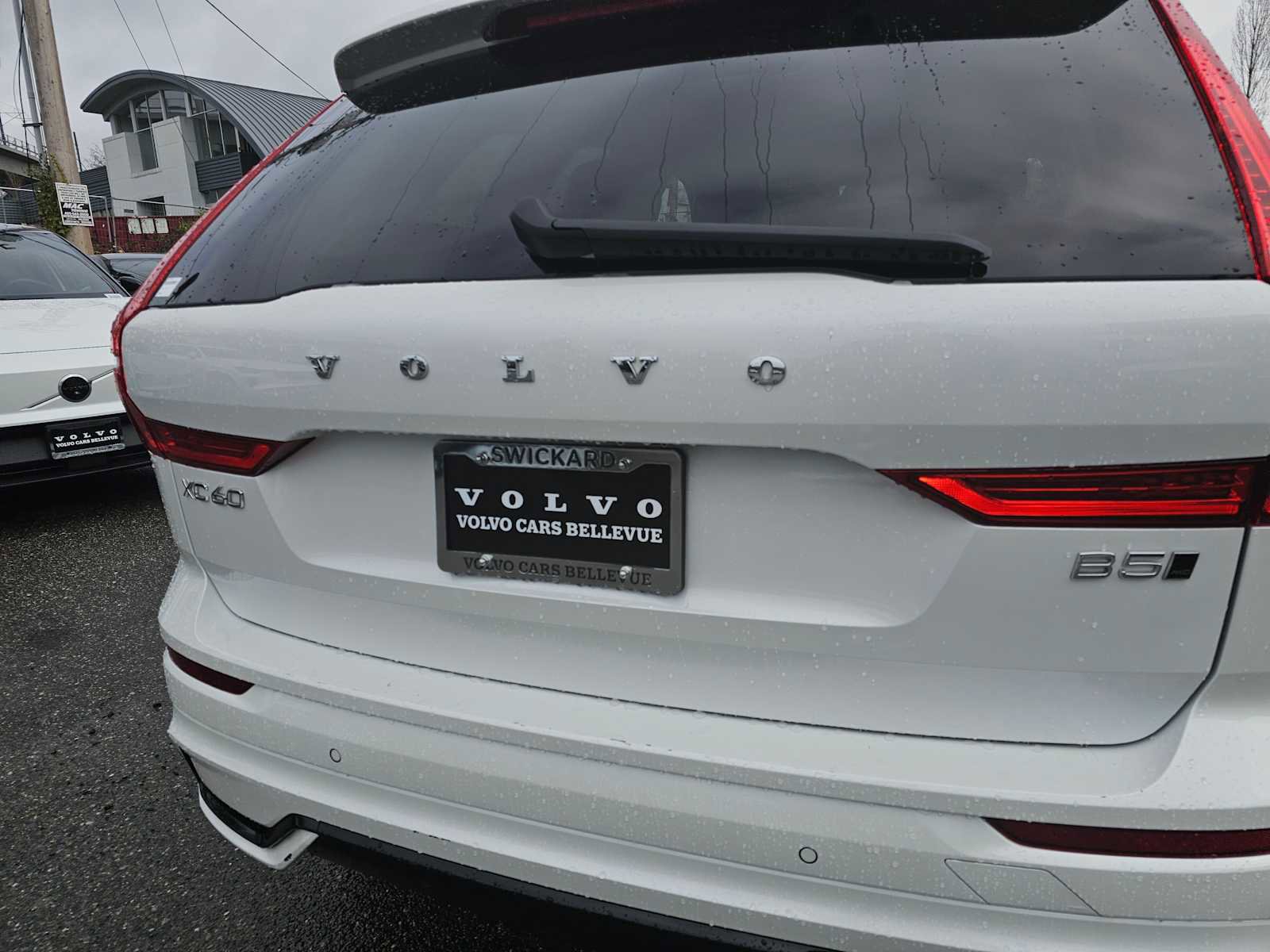 Certified 2025 Volvo XC60 B5 Plus AWD/4WD image 16