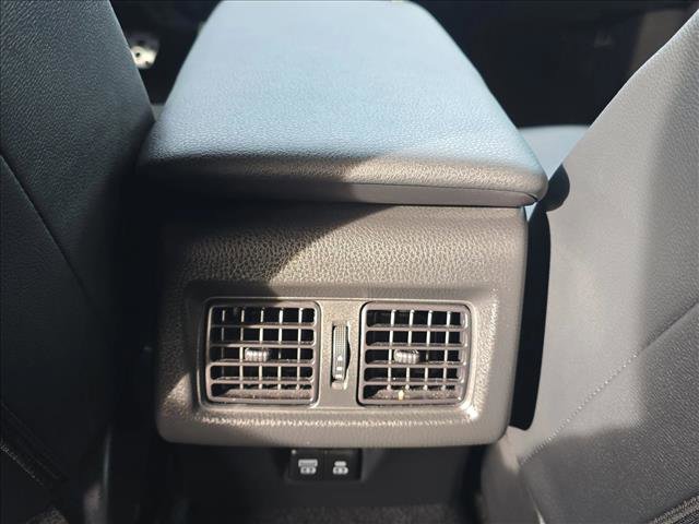 Used 2025 Toyota Camry SE image 17