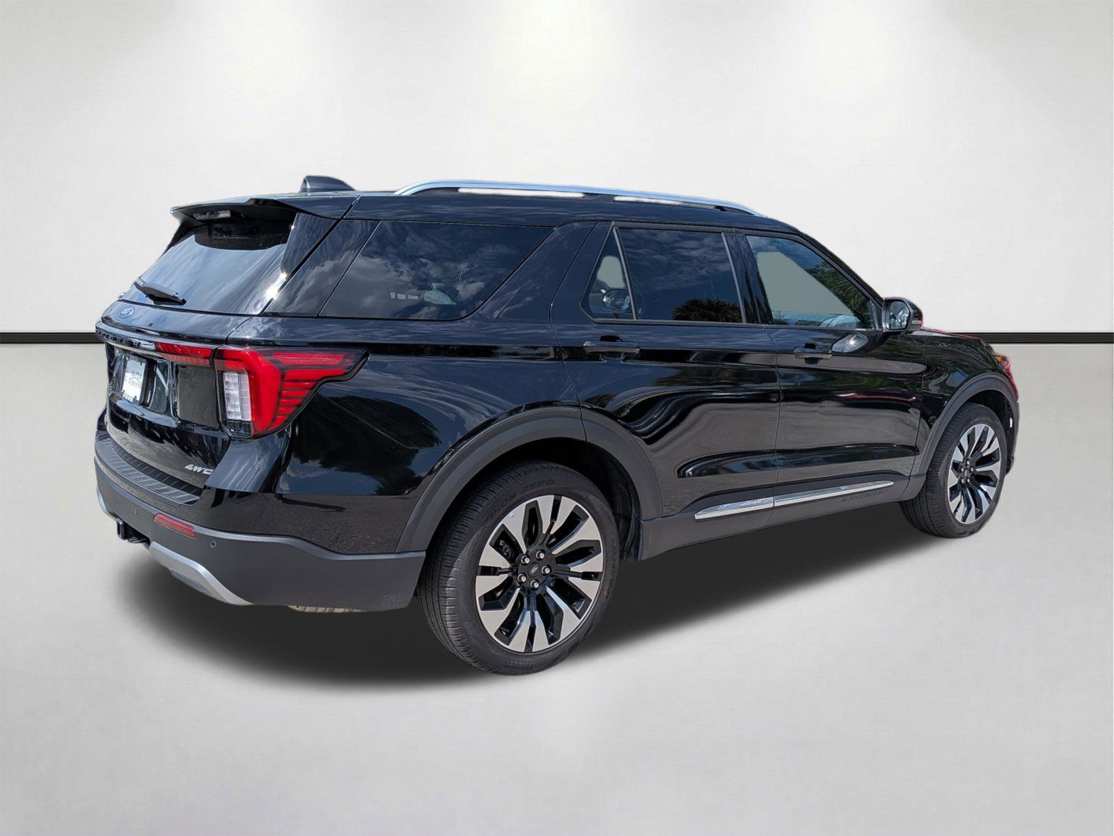 Used 2025 Ford Explorer Platinum w/ LUX Leather Package AWD/4WD image 4