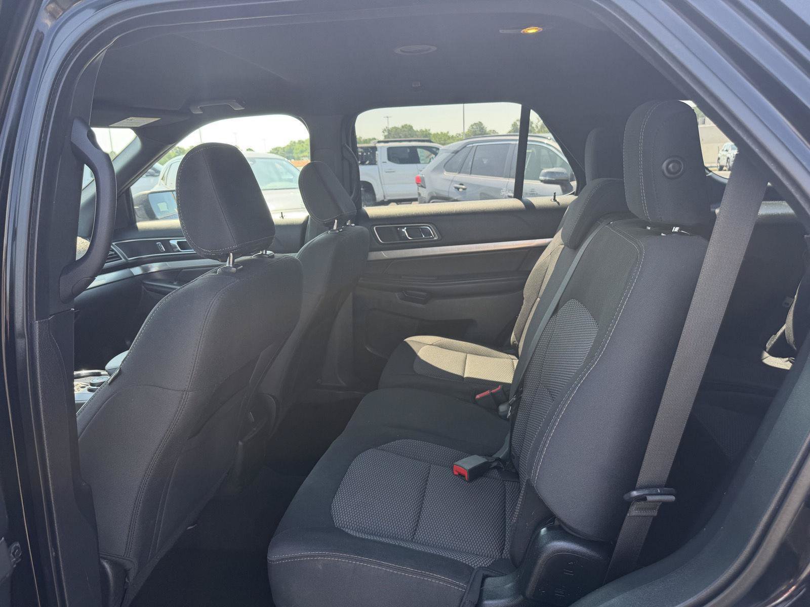 Used 2018 Ford Explorer XLT AWD/4WD image 14