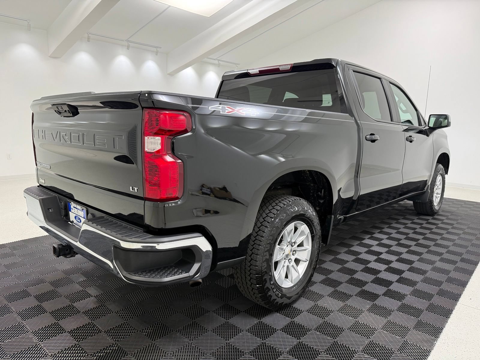 Used 2023 Chevrolet Silverado 1500 LT AWD/4WD image 8