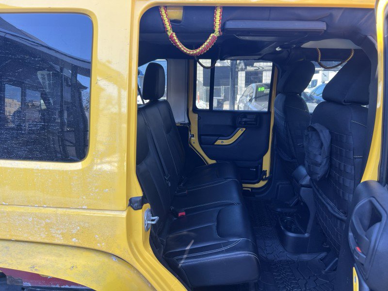 Used 2015 Jeep Wrangler Unlimited Rubicon image 36