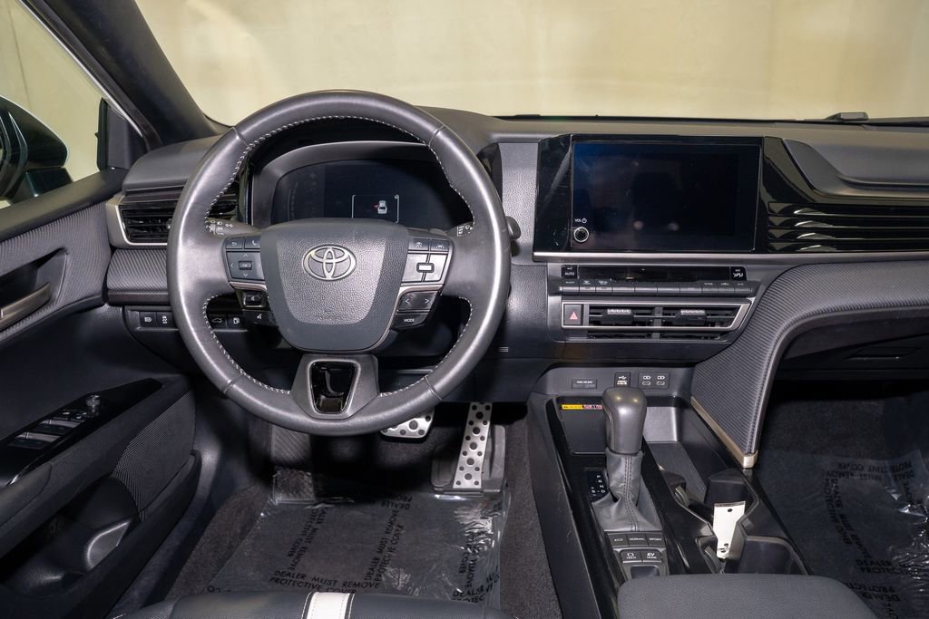 Used 2025 Toyota Camry SE image 6