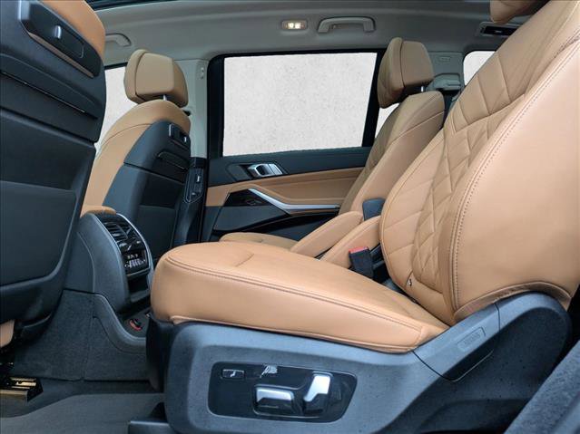Used 2024 BMW X7 xDrive40i w/ Premium Package image 19