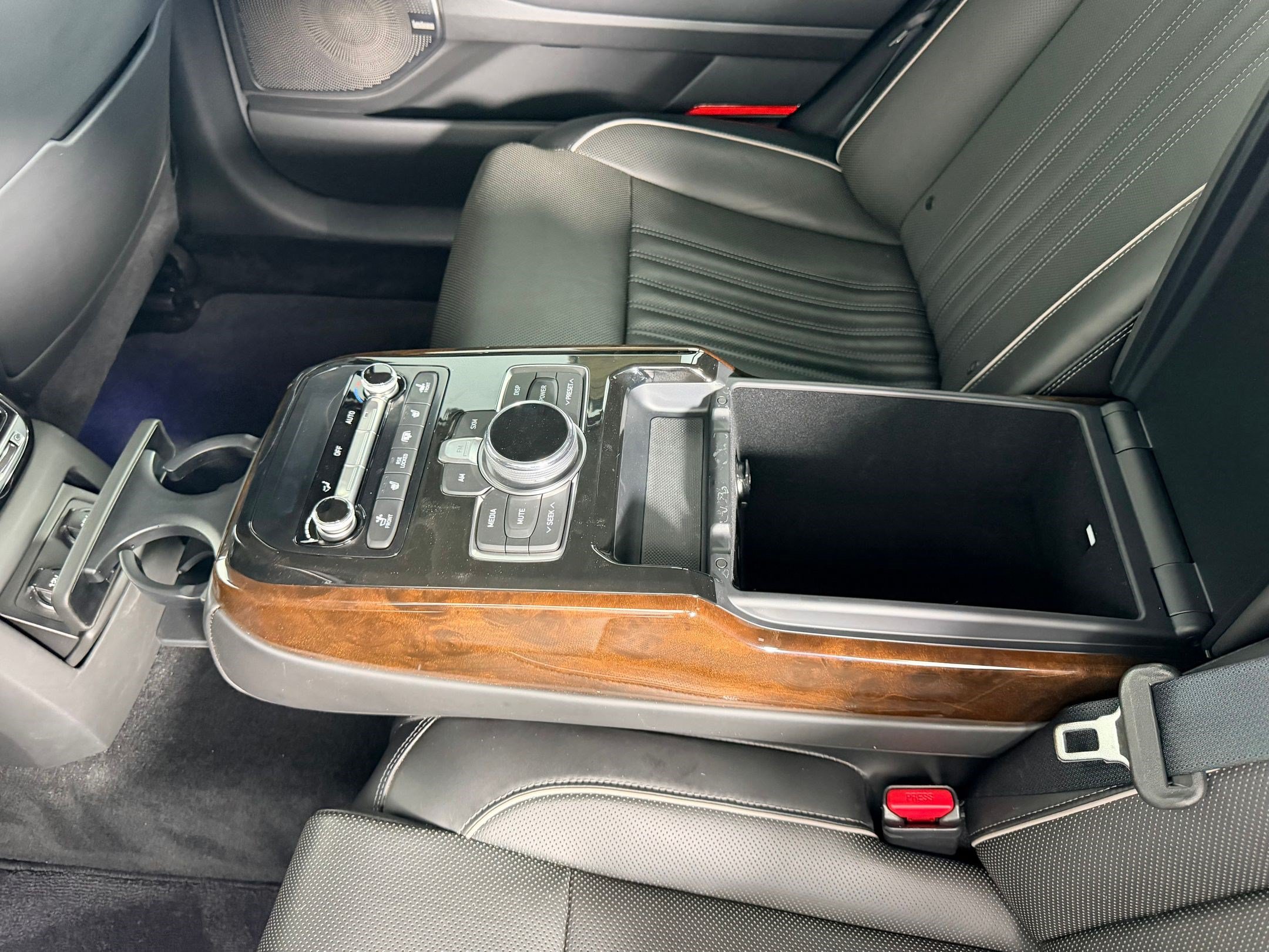 Used 2019 Genesis G90 3.3T Premium AWD/4WD image 16