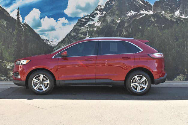 Used 2024 Ford Edge SEL w/ Convenience Package image 7
