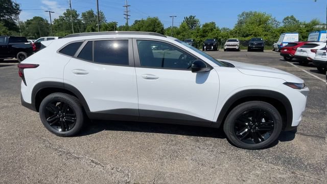 New 2026 Chevrolet Trax ACTIV w/ Sunroof Package FWD image 3