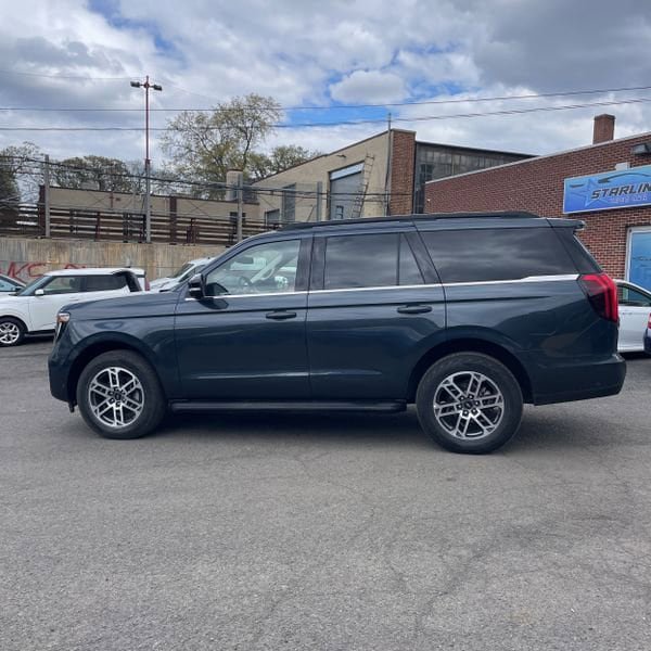 Used 2025 Ford Expedition Active AWD/4WD image 6