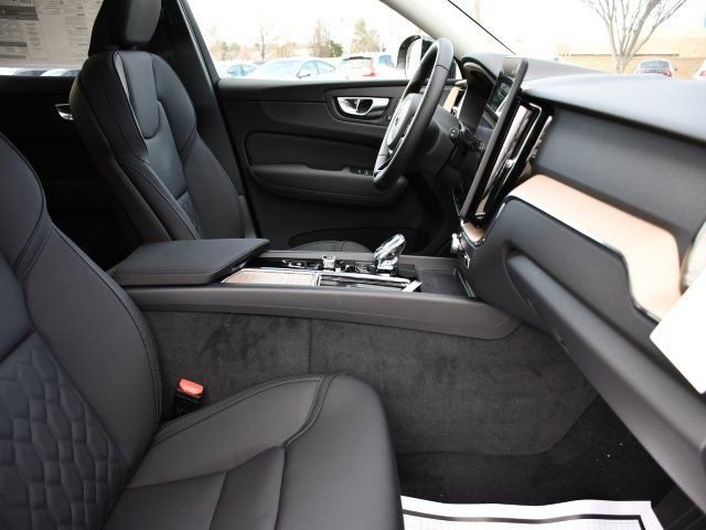 New 2026 Volvo XC60 B5 Plus w/ Protection Package Premier AWD/4WD image 31