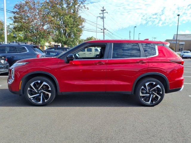 Used 2022 Mitsubishi Outlander SE FWD image 3