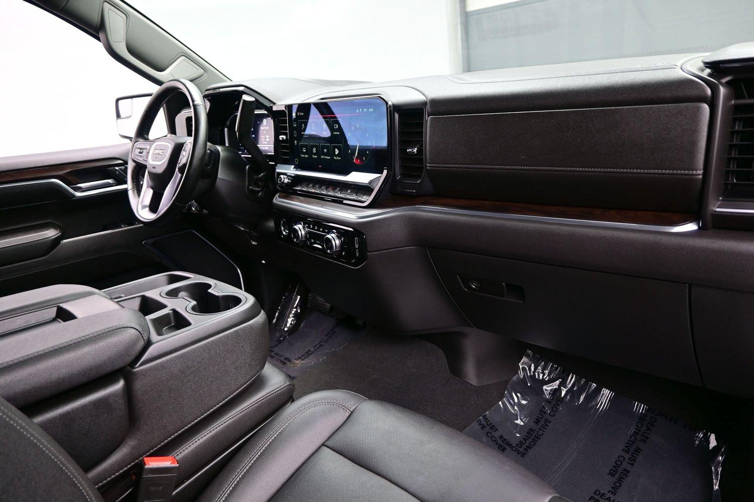 Used 2024 GMC Sierra 1500 SLT AWD/4WD image 18