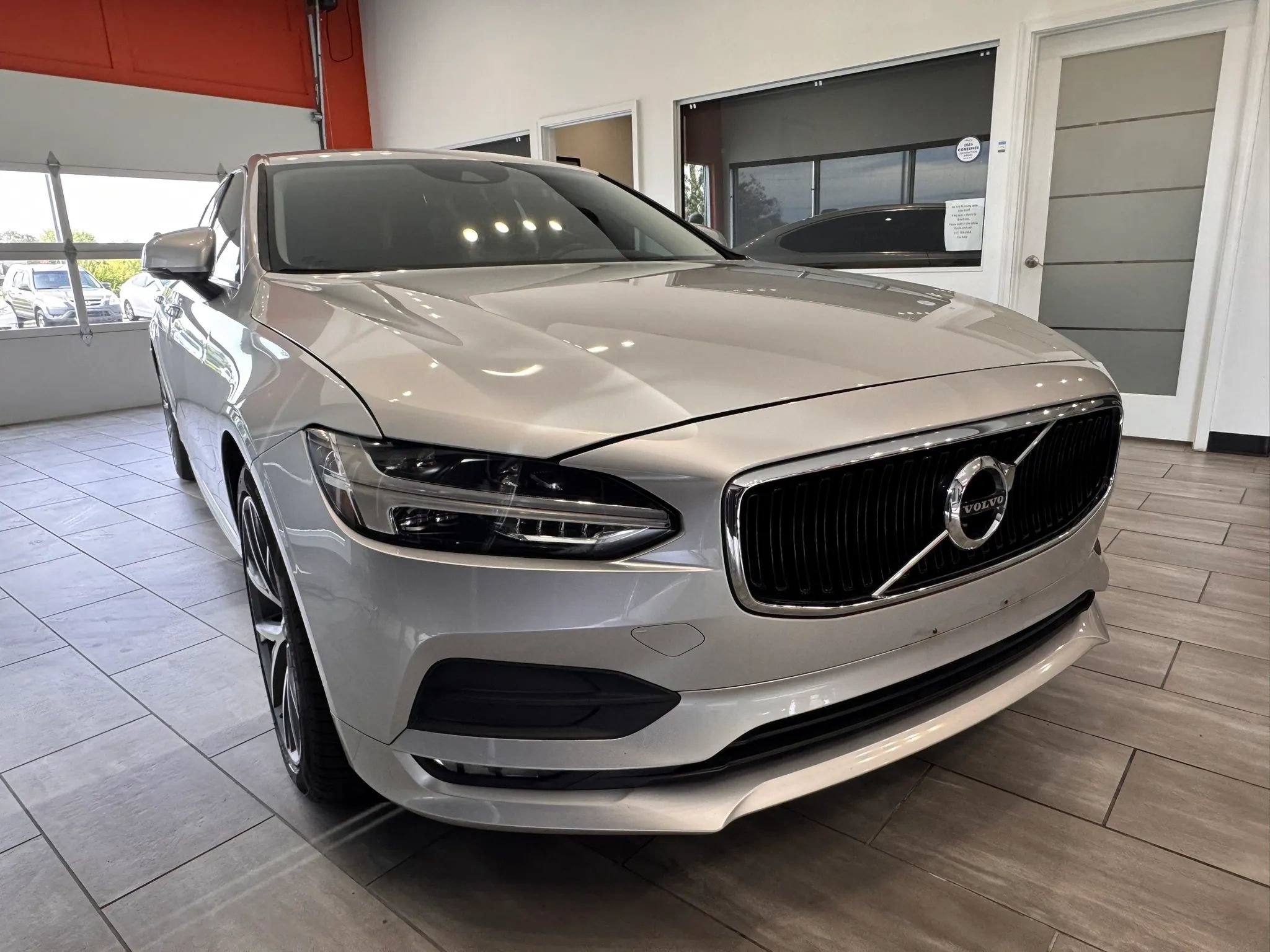 Used 2019 Volvo S90 T5 Momentum FWD image 1
