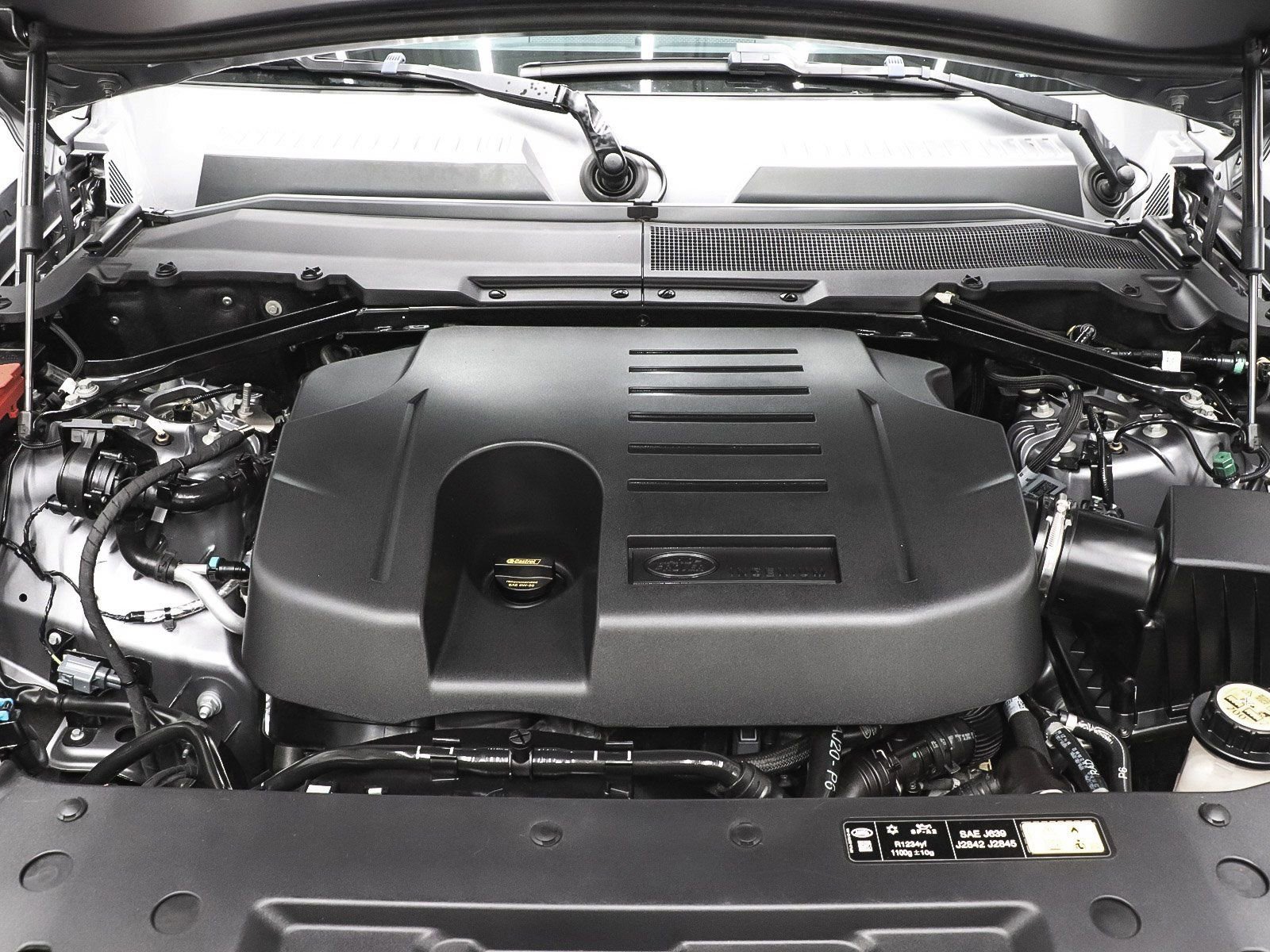 Used 2023 Land Rover Defender 130 X-Dynamic SE image 41