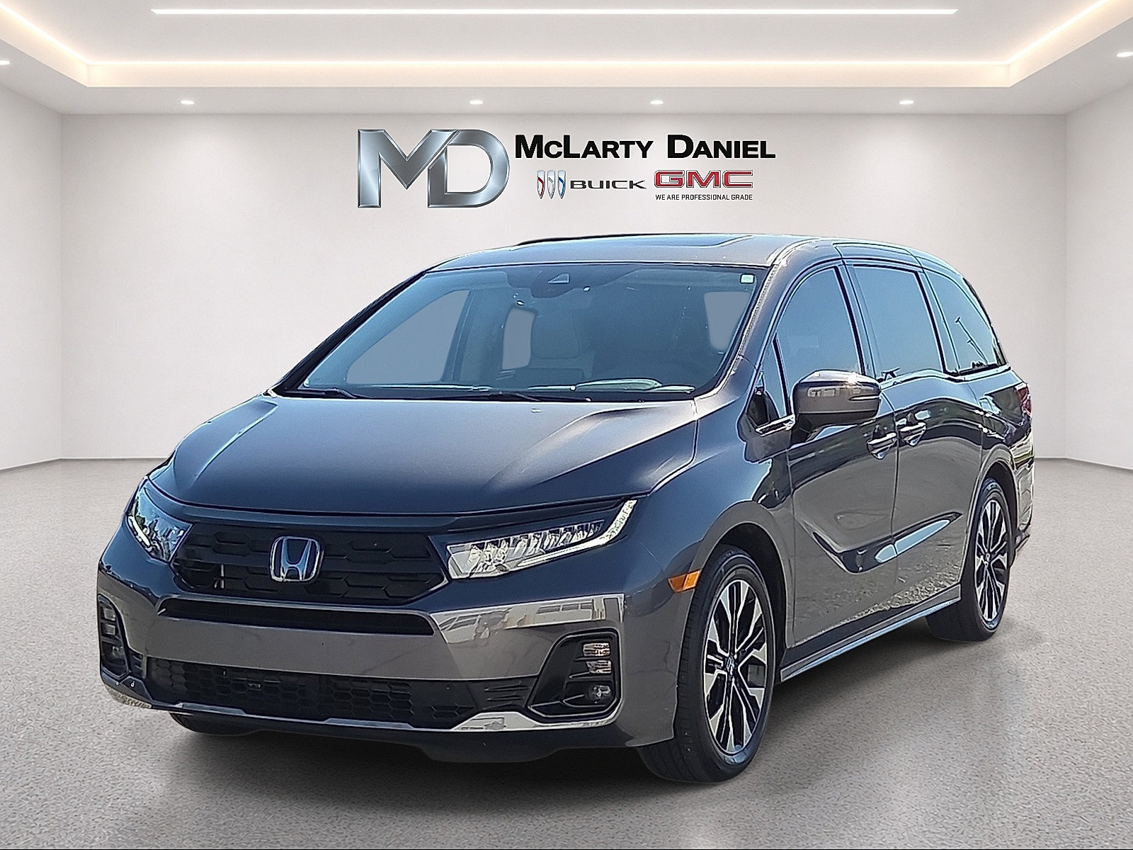 Used 2025 Honda Odyssey Elite image 3