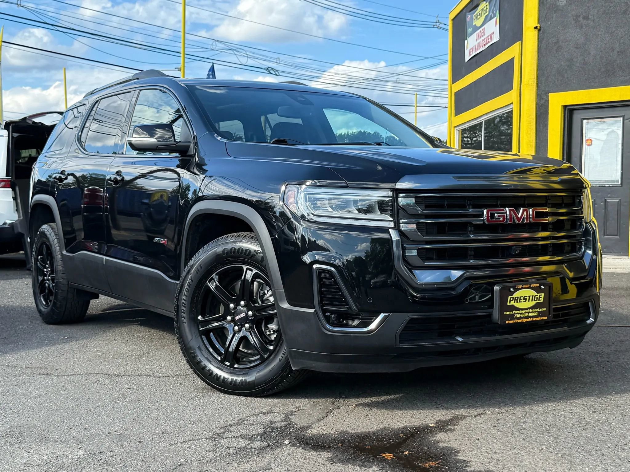 Used 2022 GMC Acadia AT4 w/ Technology Package image 1
