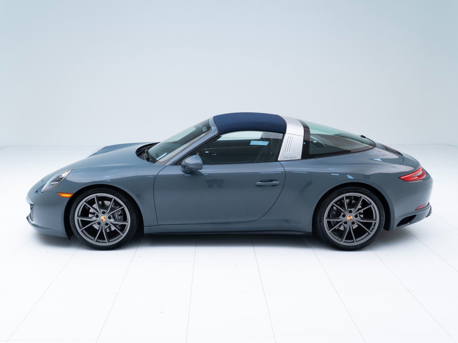 Certified 2017 Porsche 911 Targa 4 AWD/4WD image 13