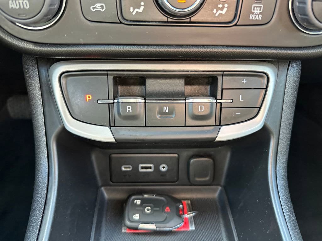 Used 2023 GMC Terrain SLE w/ Driver Convenience Package image 19